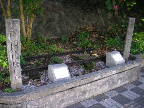 Vestígios da antiga ferrovia, em Urasoe