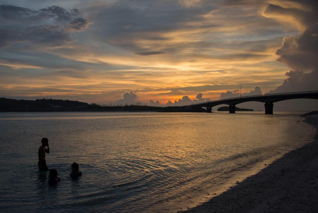 Pôr do sol em Iheya
