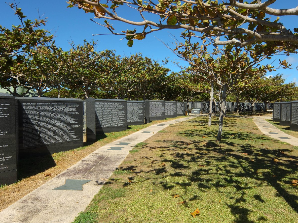 Dois monumentos pelas vítimas da guerra: Konpaku no Tō e Heiwa no&nbsp;Ishiji