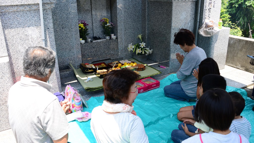 Shiimii – um piquenique no cemitério