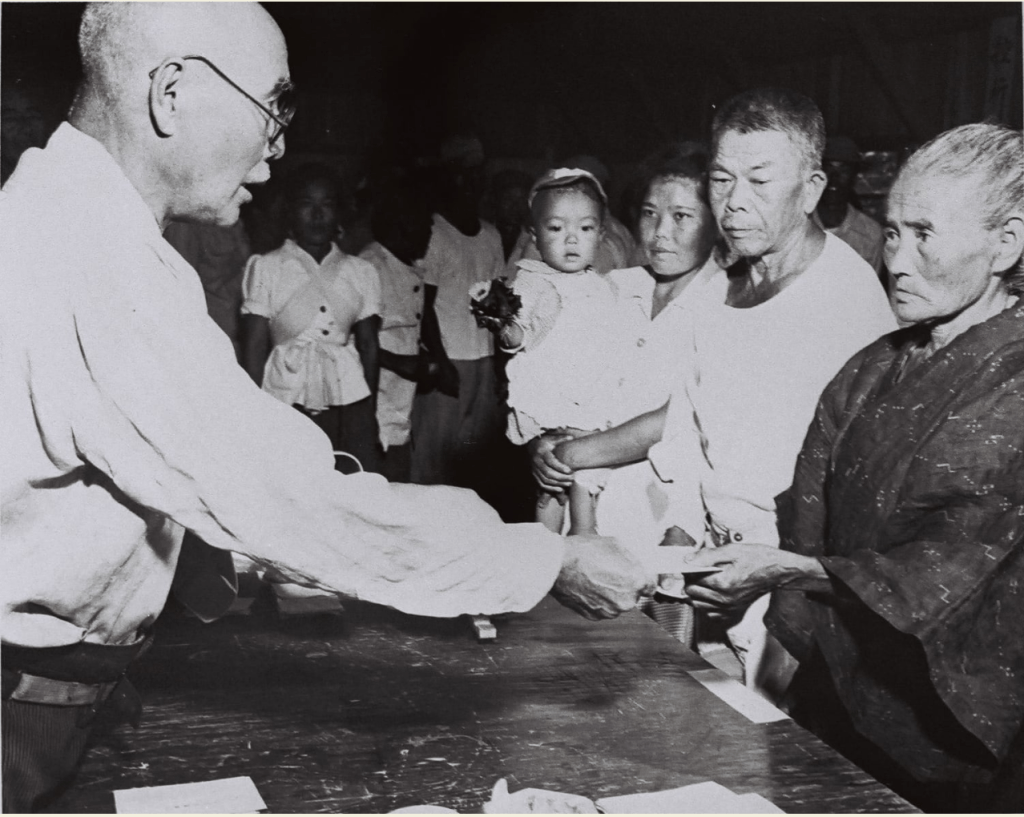 O voto feminino e a mulher na política de Okinawa no&nbsp;pós-guerra